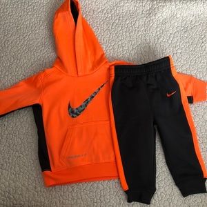 Nike sweatpants and hoodie set